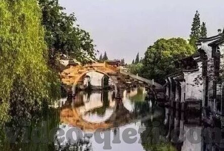 厨房大战大乳人妻-厨房的交响乐，一场大乳人妻的温馨对决
